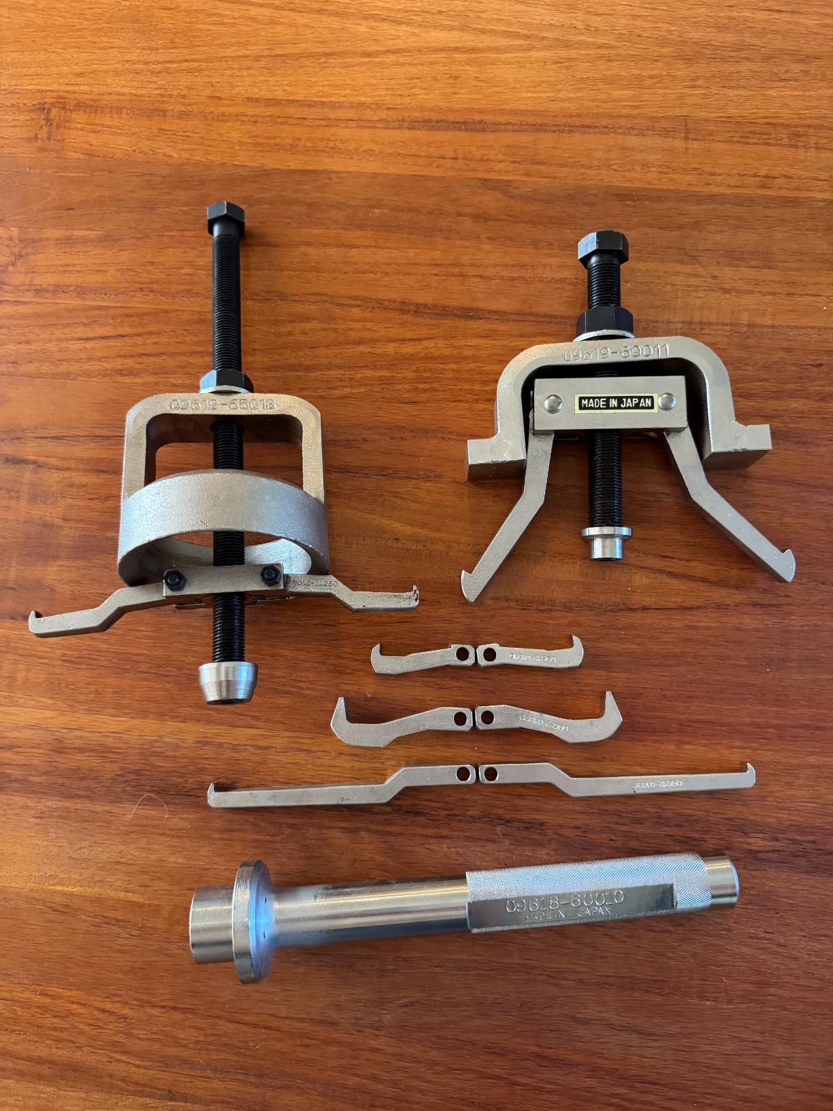 Toyota SST puller set for steering/worm bearing service — original Toyota case