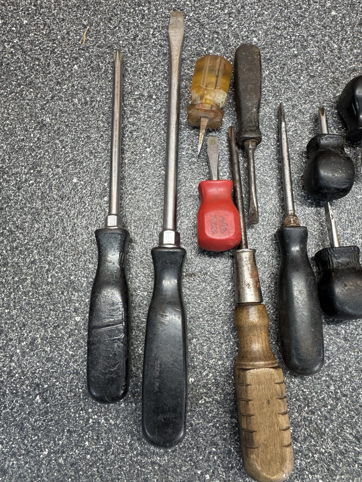 Lot of 17 Mac Snap-on Screwdrivers Phillips and Flatblade