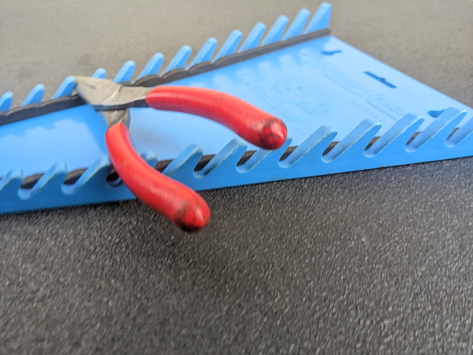 #bm442 Snap-on Tools 95ACF RED 6in SOFT GRIP NEEDLE NOSE PLIERS USA