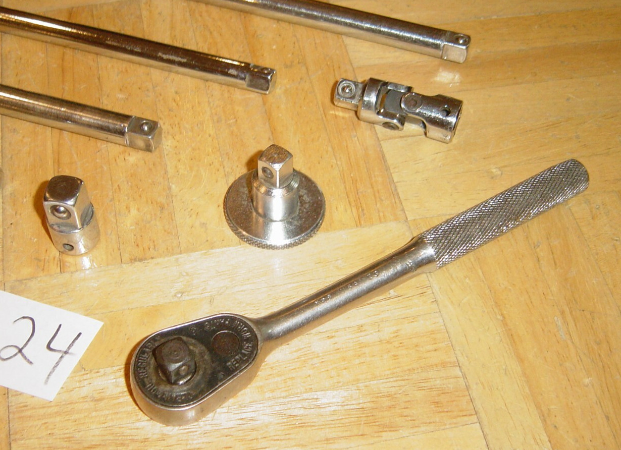 MAC TOOLS 9 PIECE 3/8 DRIVE RATCHET 5 EXTENSIONS, UNIVERSAL AND 2 OTHERS