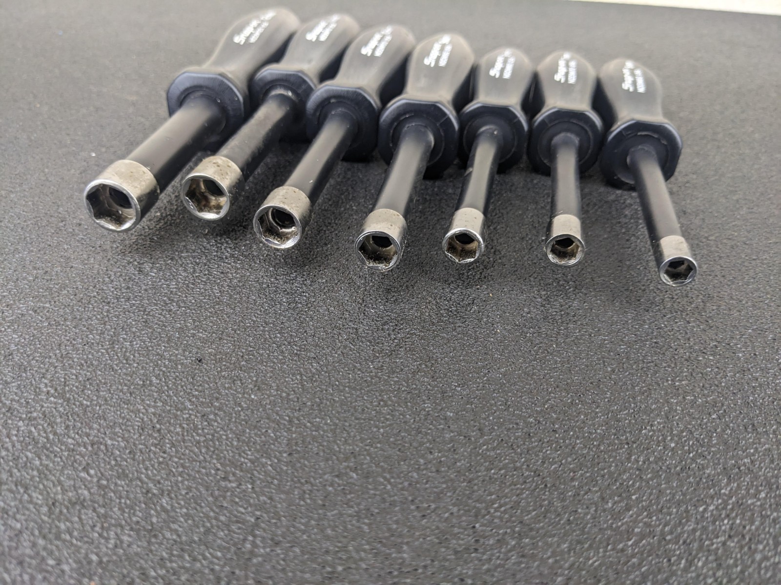 #bo023 Snap On Tools 7PC METRIC 6PT BLACK HARD INSULATED NUT DRIVER SET 6-12MM