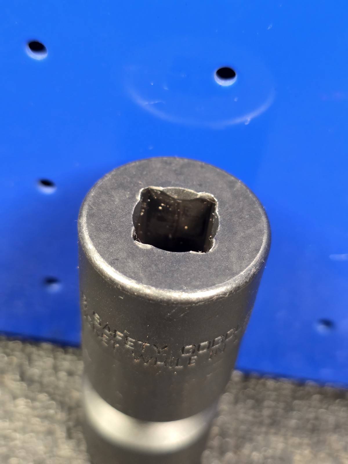 Snap-on Tools IPFM17C 17mm LIGHT USE 3/8″ Drive 6-Point Impact Swivel Socket