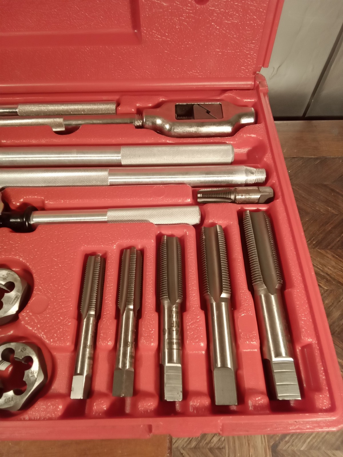 Irwin Hanson 97094 25 Piece Tap and Die Set 9/16 to 1″ Sizes