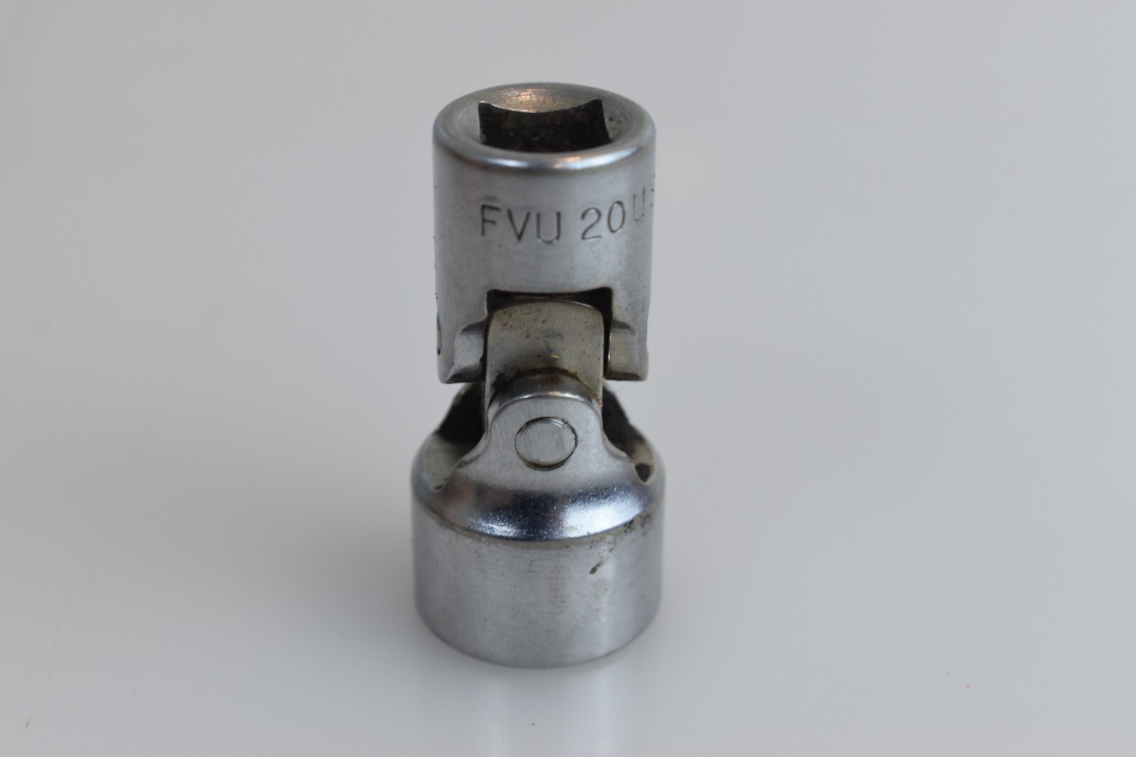 Snap On Tools FVU20 5/8″ SAE Flank Drive Universal Socket 3/8″ Drive 12 point