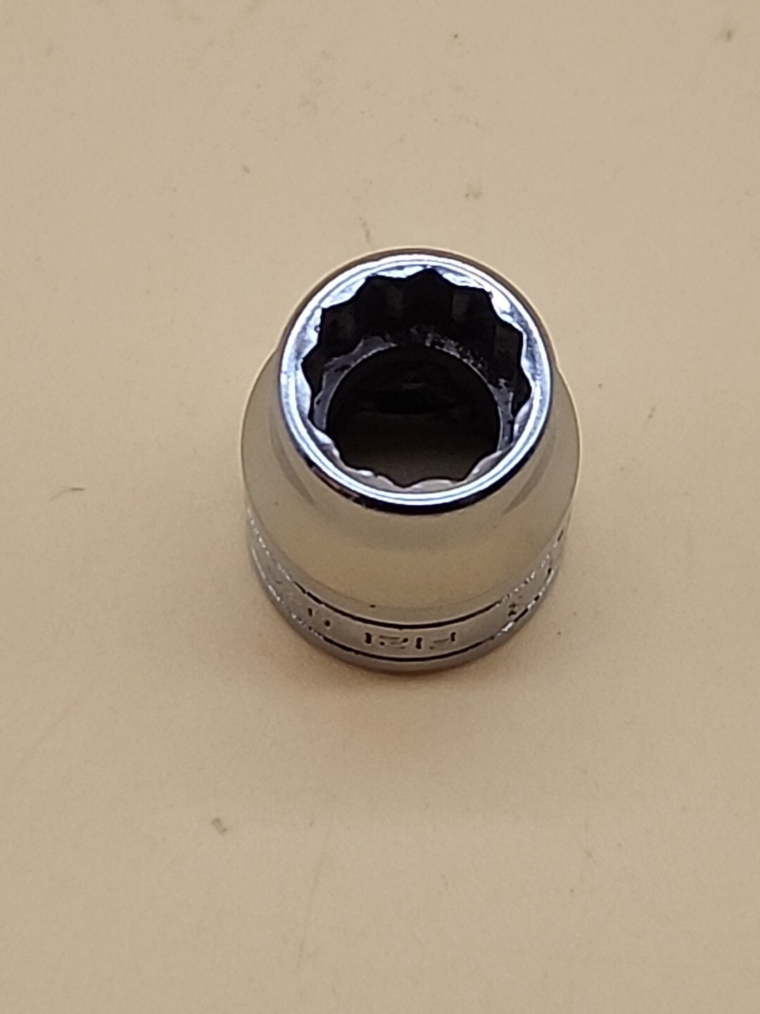 Snap-on Tools F-121 3/8″ Drive 3/8″ Shallow Socket 12-point USA