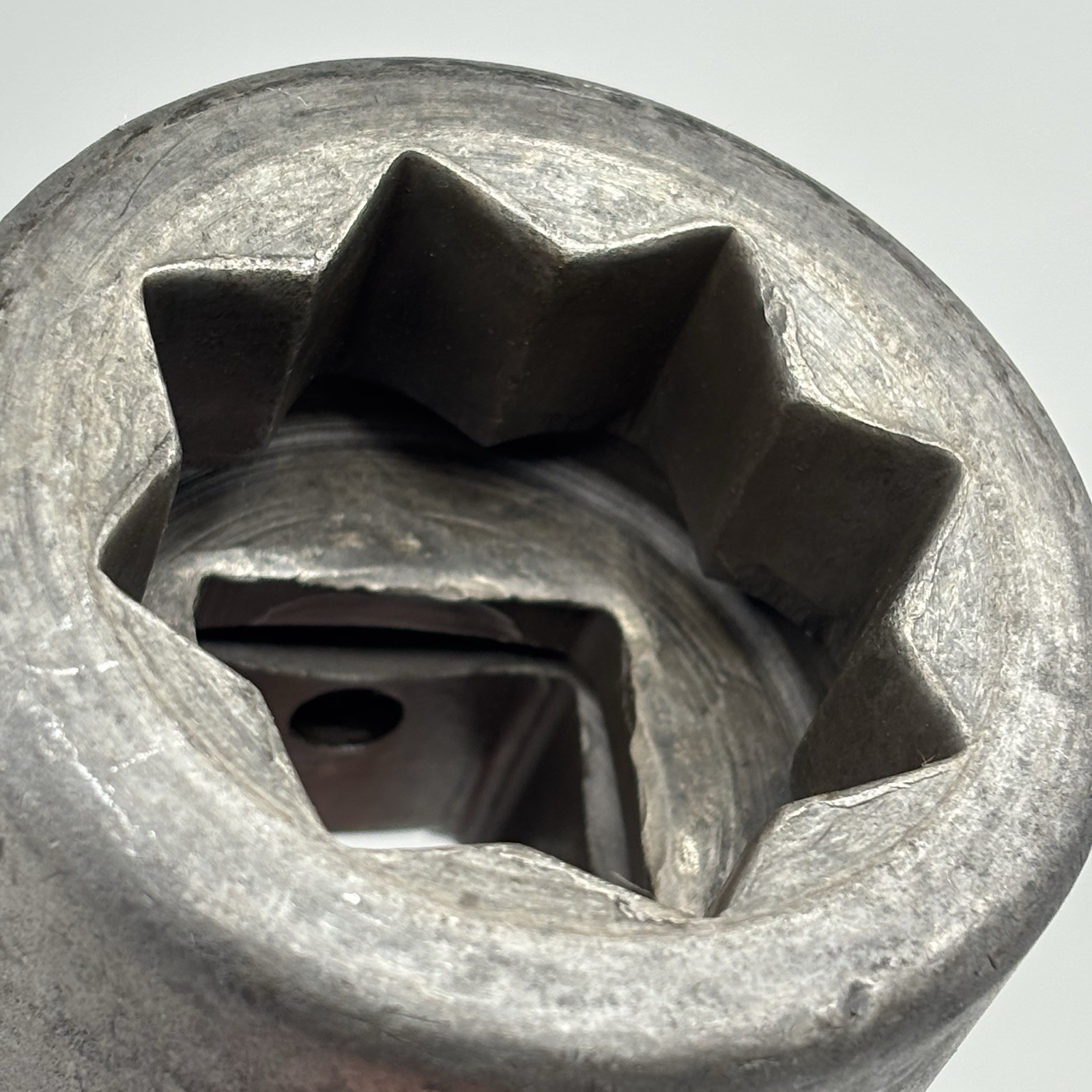 Snap On IP742 1” Drive 8 Point SAE 1-5/16 Shallow Double Square Impact Socket