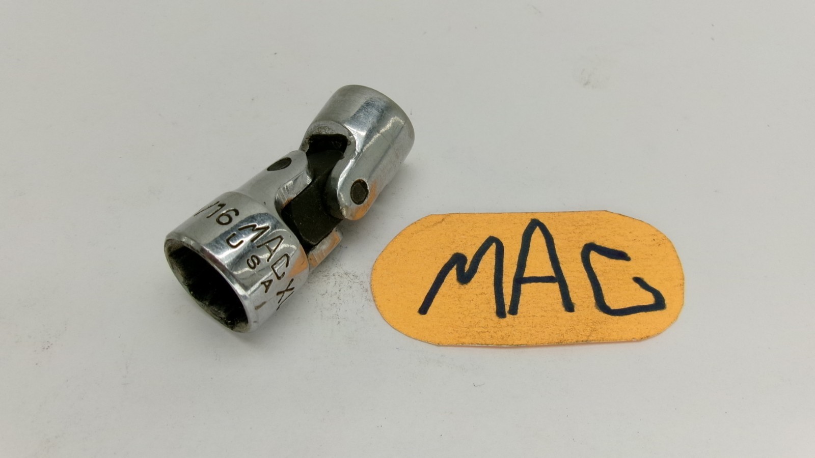 Mac tools USA 3/8″ drive 9/16” SAE 6 point Universal Swivel Socket XU186R Nice!