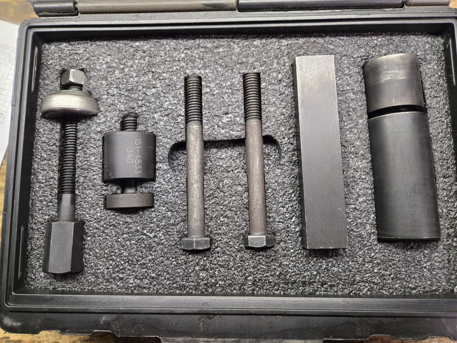 169-3374: Brass Injector Sleeve Removal Tool Group 1693374 For 3176 engine.