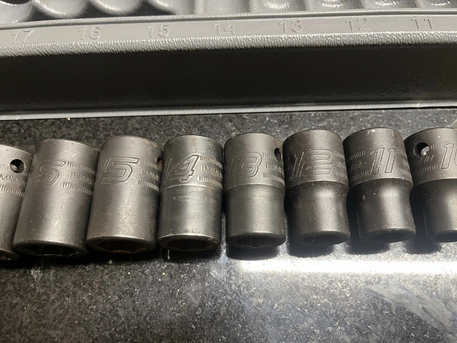 Snap On 15 pc 1/2″ Drive 6-Point Metric Flank Drive Shallow Impact Socket Set