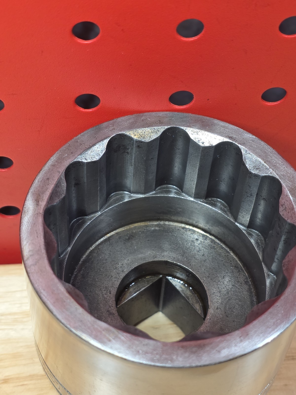 Snap-on Tools LDH682 2-1/8″ 3/4″ Drive 12-Point Shallow Socket See Details