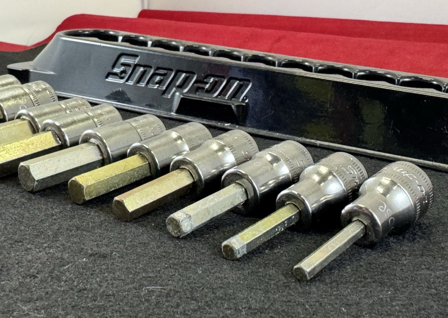 Snap-On 11 pc 3/8″ Drive Metric Standard Hex Bit Socket Set (4-14 mm) 211EFAMY