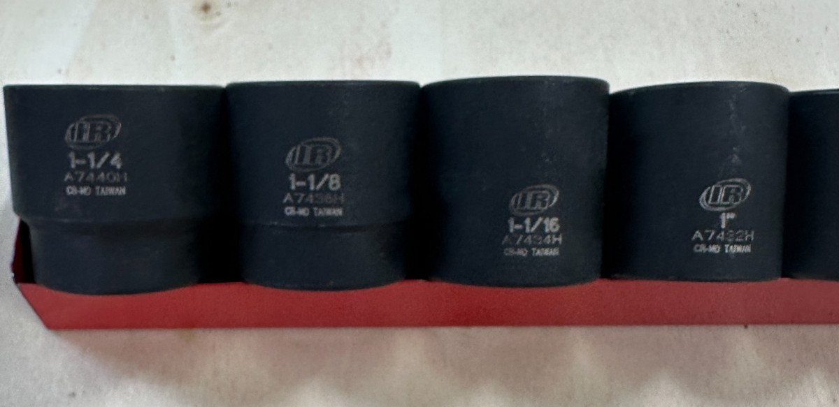 INGERSOLL RAND 6 POINT IMPACT SOCKET SET W/ METAL STORAGE/CARRYING TRAY