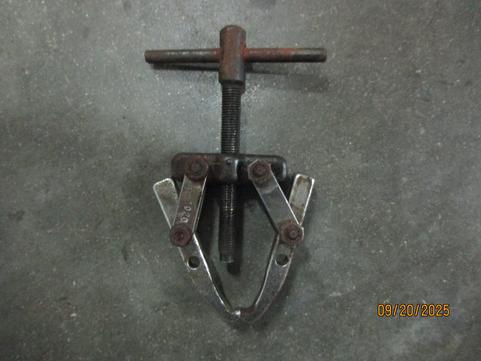 OTC 1020 1 Ton 2 Jaw Bearing Puller