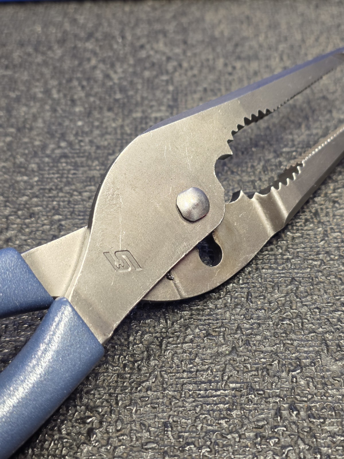 Snap-on LN47ACFMB Power Blue 9″ Soft Grip Long Nose Slip Joint Pliers NICE