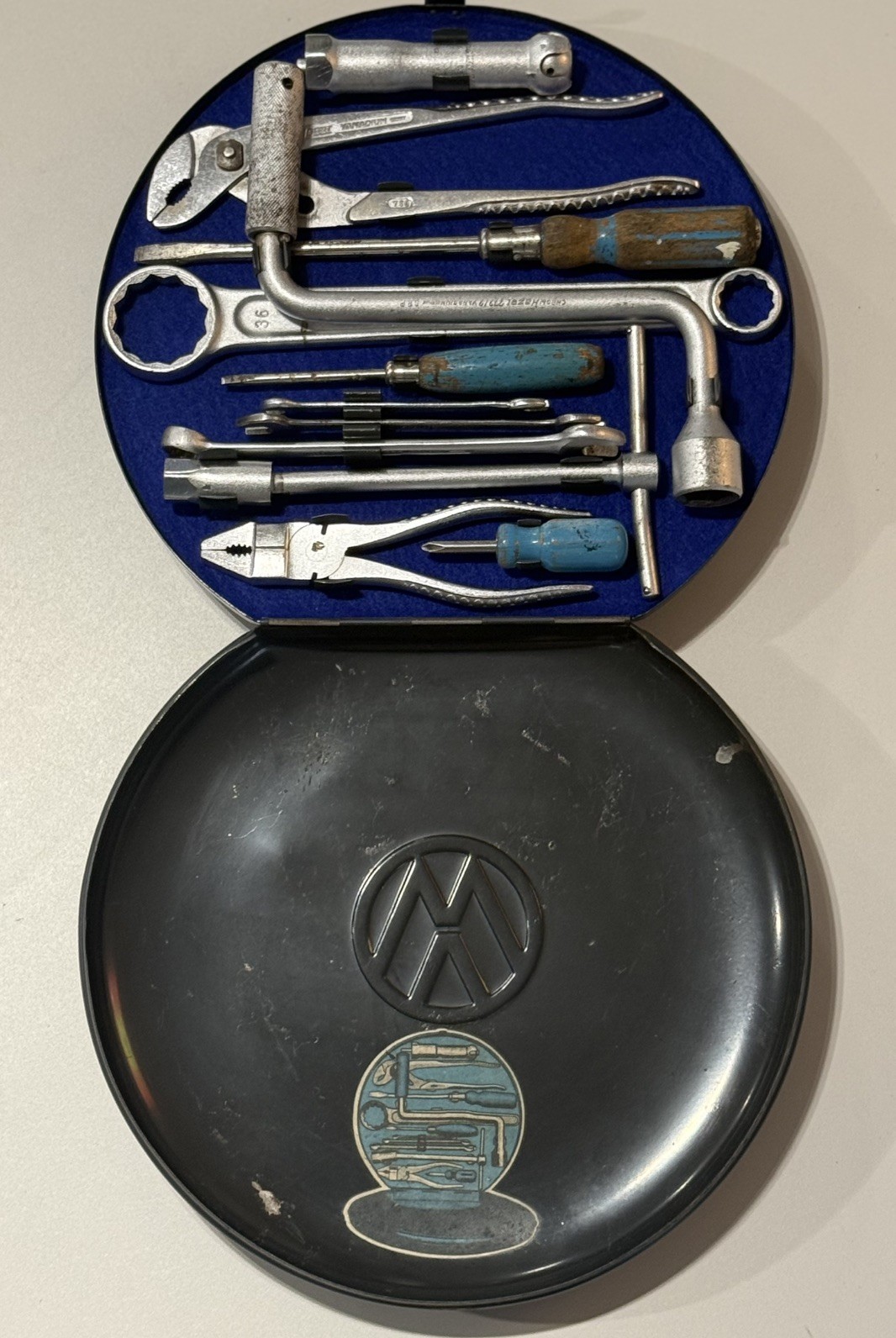 Hazet 15” VW Tourist Dealer supplied Tool Kit 111016025