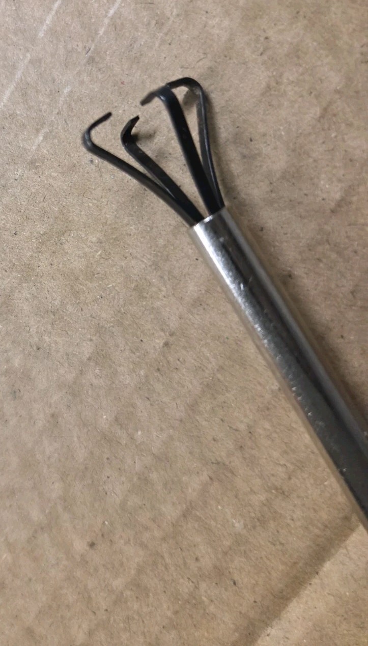 New Blue Point YA837A – 23-1/2″ Long Flexible Spring 4 Claw Pickup Tool