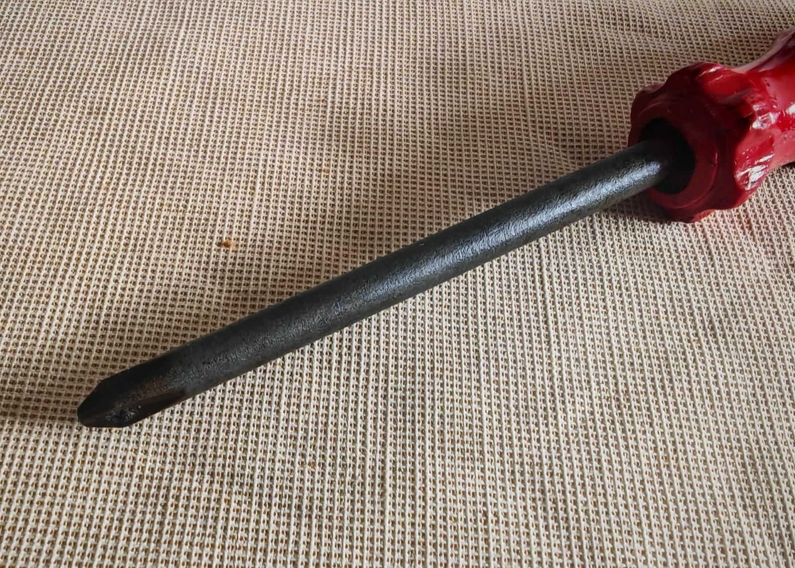 Vintage Red Handle Phillips Screwdriver – Classic Workshop Tool – 17cm