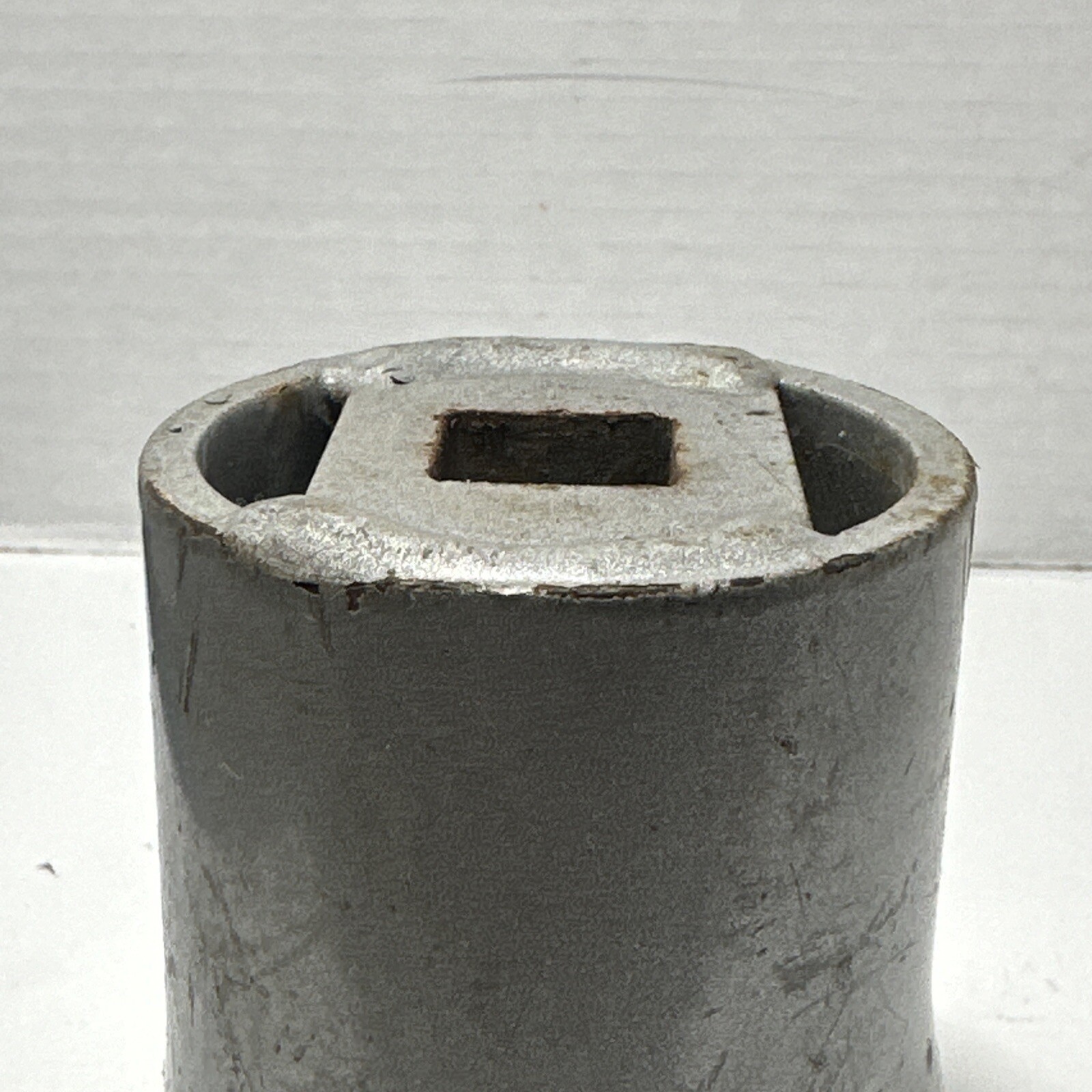 OTC 795 2- 1/2″ – 3/4″ Drive Axle Nut Socket Silver GUC