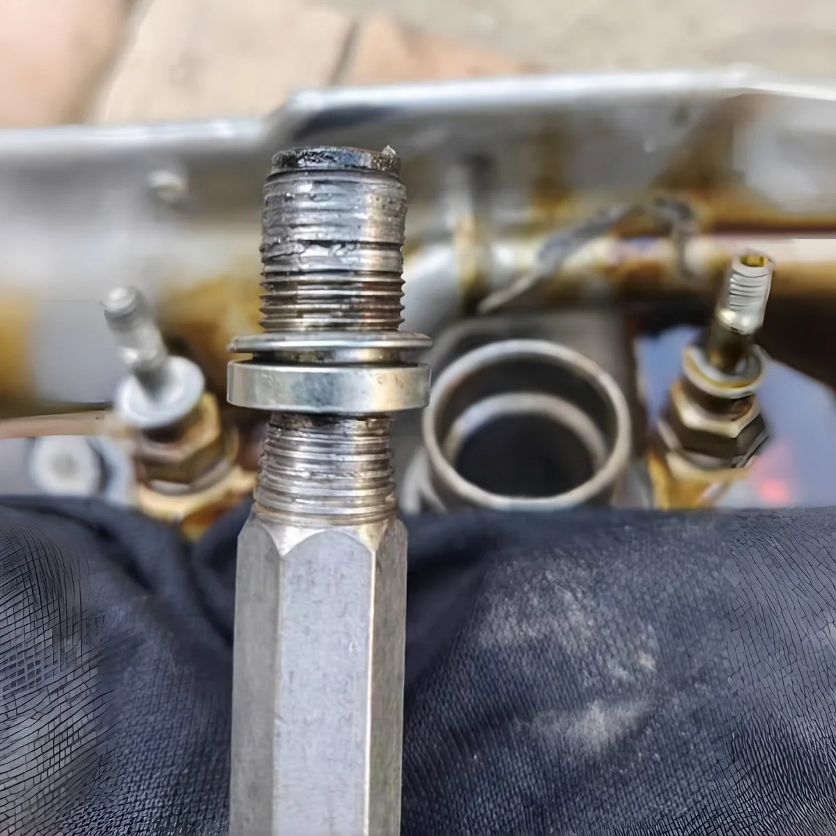 Broken Spark Plug Remover Reverse Thread Screw Extractor Car Repair Tool