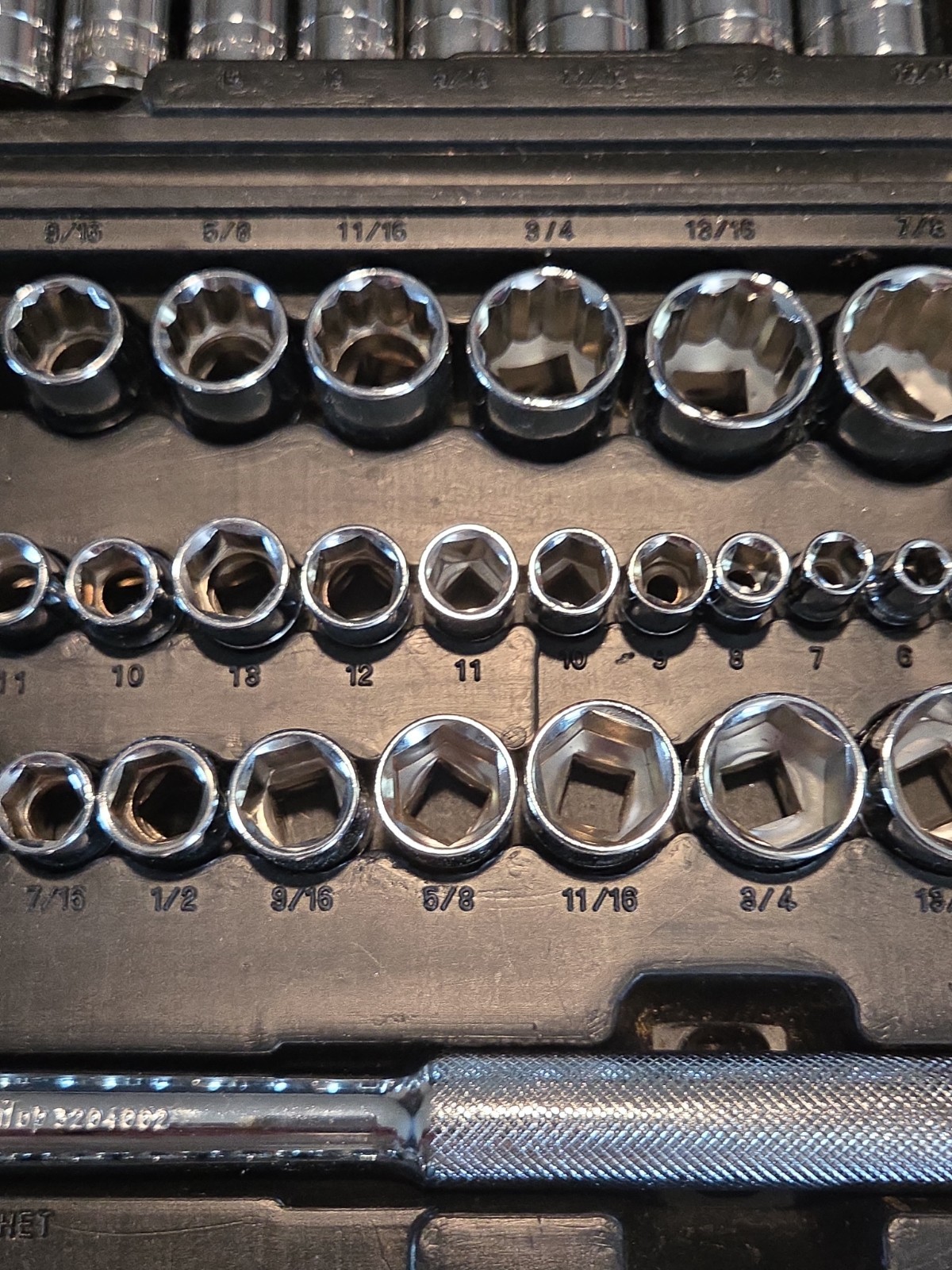 Benchtop 100 Piece Mechanics Tool Socket Set 1/4” 3/8” 1/2” Drive Metric & SAE