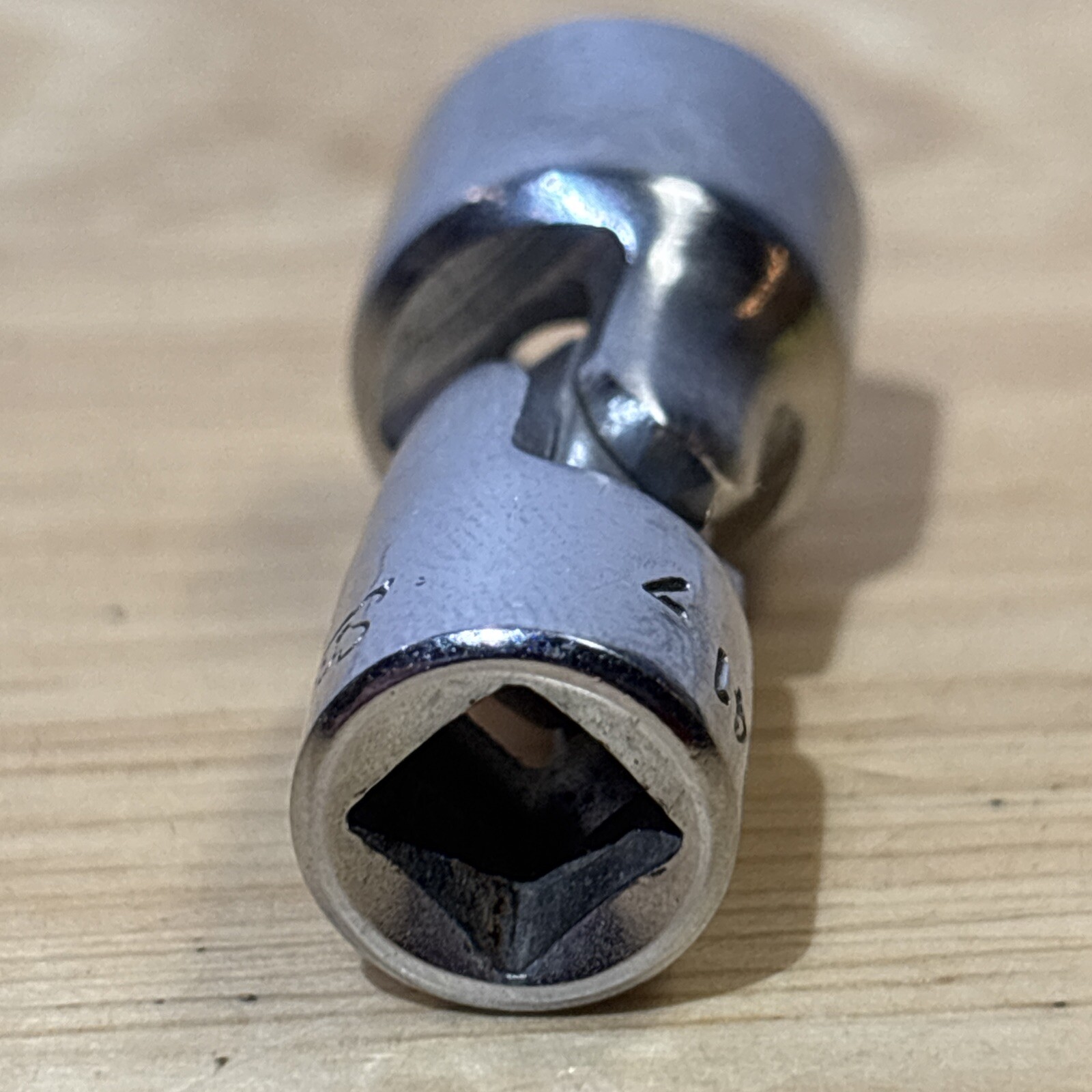 Snap On 7/16″ Universal Swivel Socket 1/4″ Drive 12 Point TMU141 VTG USA