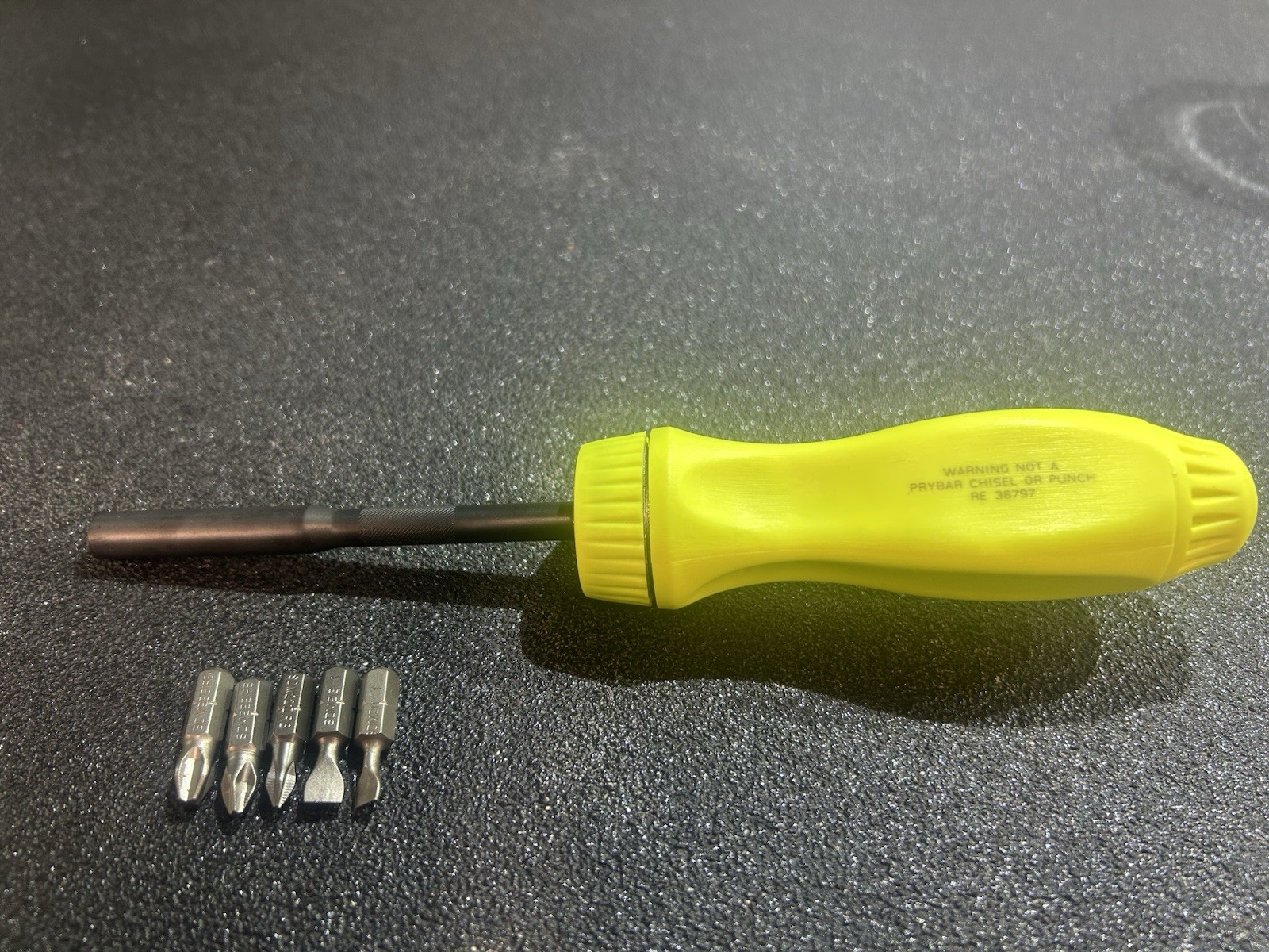 Rare Snap-On Ratcheting Screwdriver And Bits Hi-vis Yellow Black Shank SDDMR4BHV