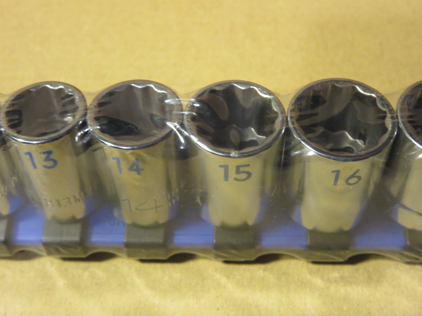 NEW Matco Tools SBM122TA 12pc Metric 8-19mm EASY READ Socket Set, 3/8″ Drive