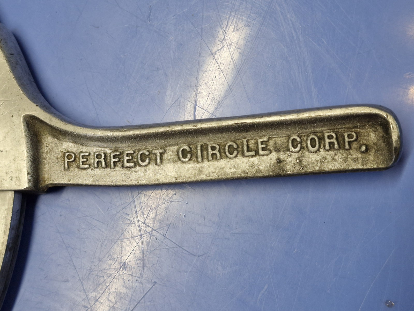 Perfect Circle Corp. ND-1125A Piston Ring Expander Tool 8-1/8″