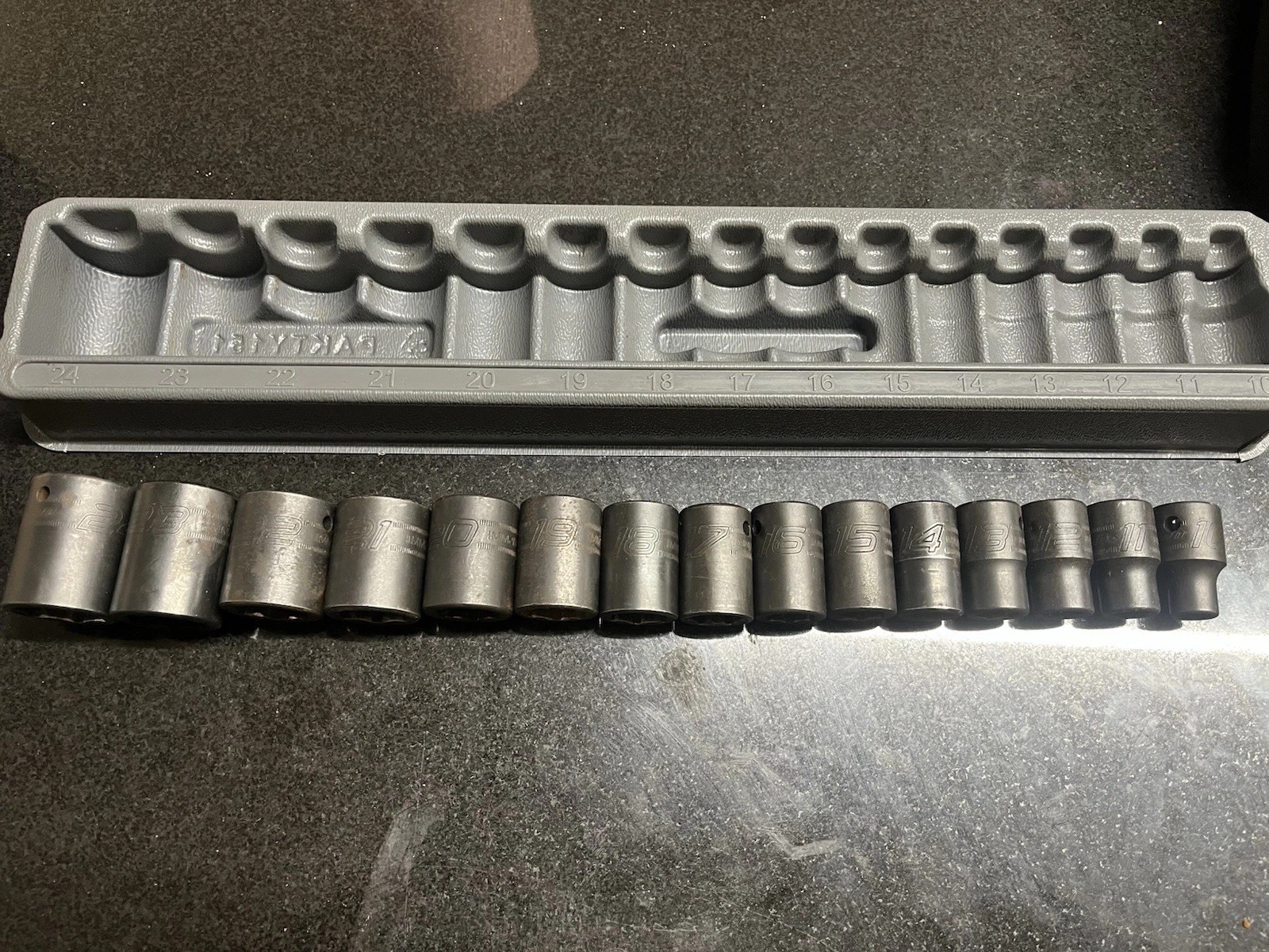 Snap On 15 pc 1/2″ Drive 6-Point Metric Flank Drive Shallow Impact Socket Set