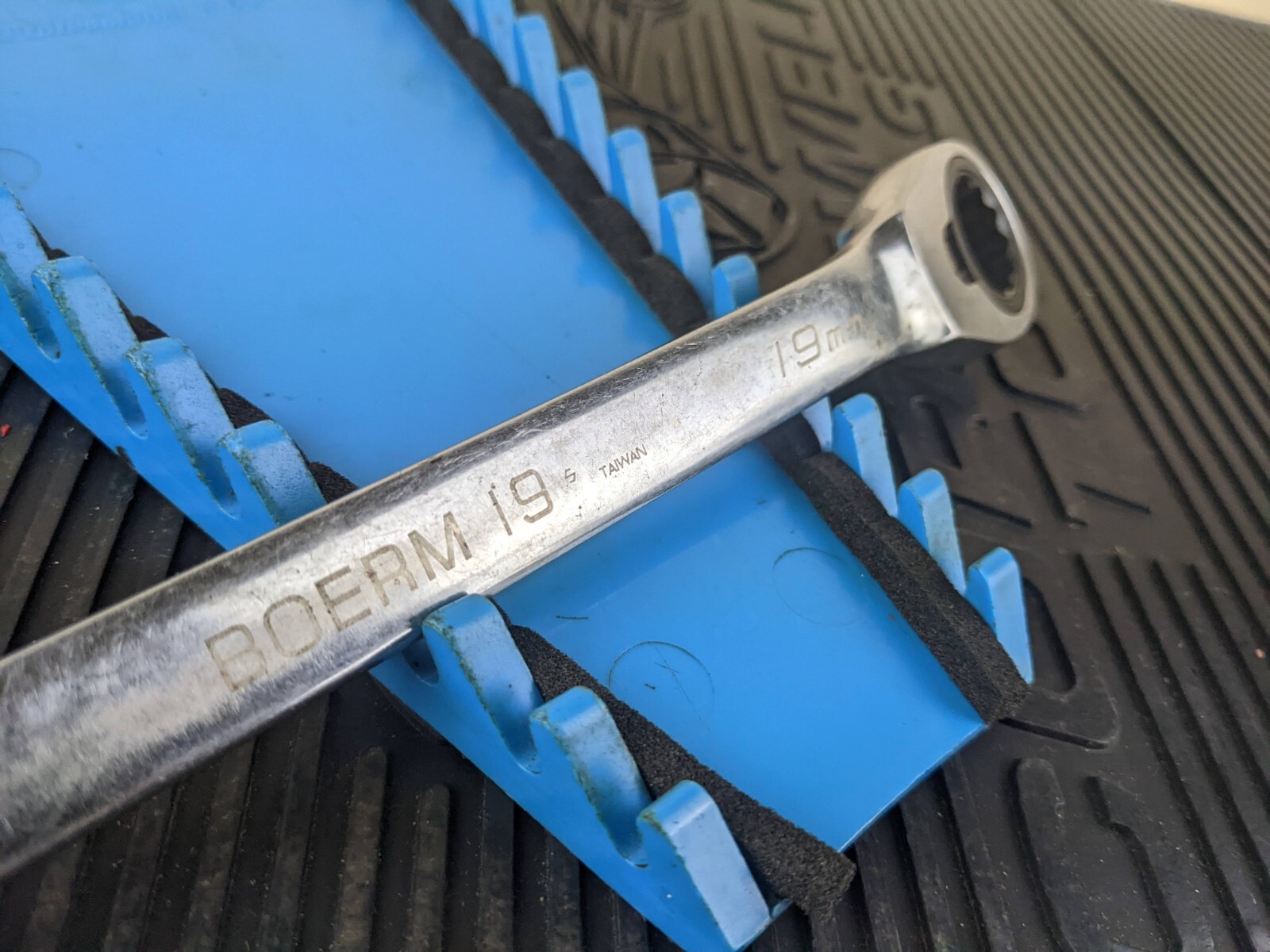 #at722 Blue Point BOERM19 19mm 12-Point Metric 15° Offset Ratcheting Wrench