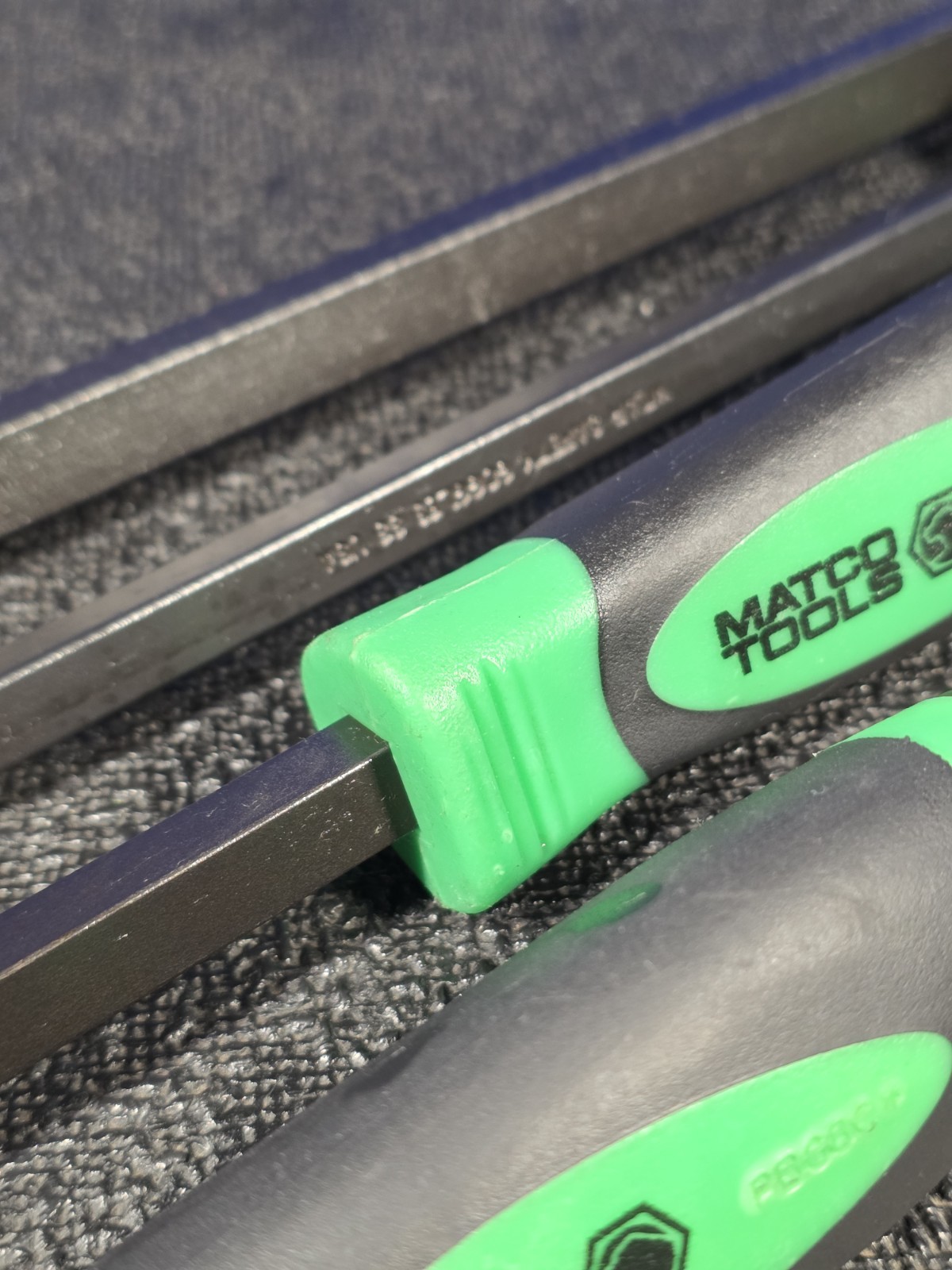Matco Tools PBSG4C 4-Piece Green Curved Tip Prybar Set 8» 12» 17» 25″