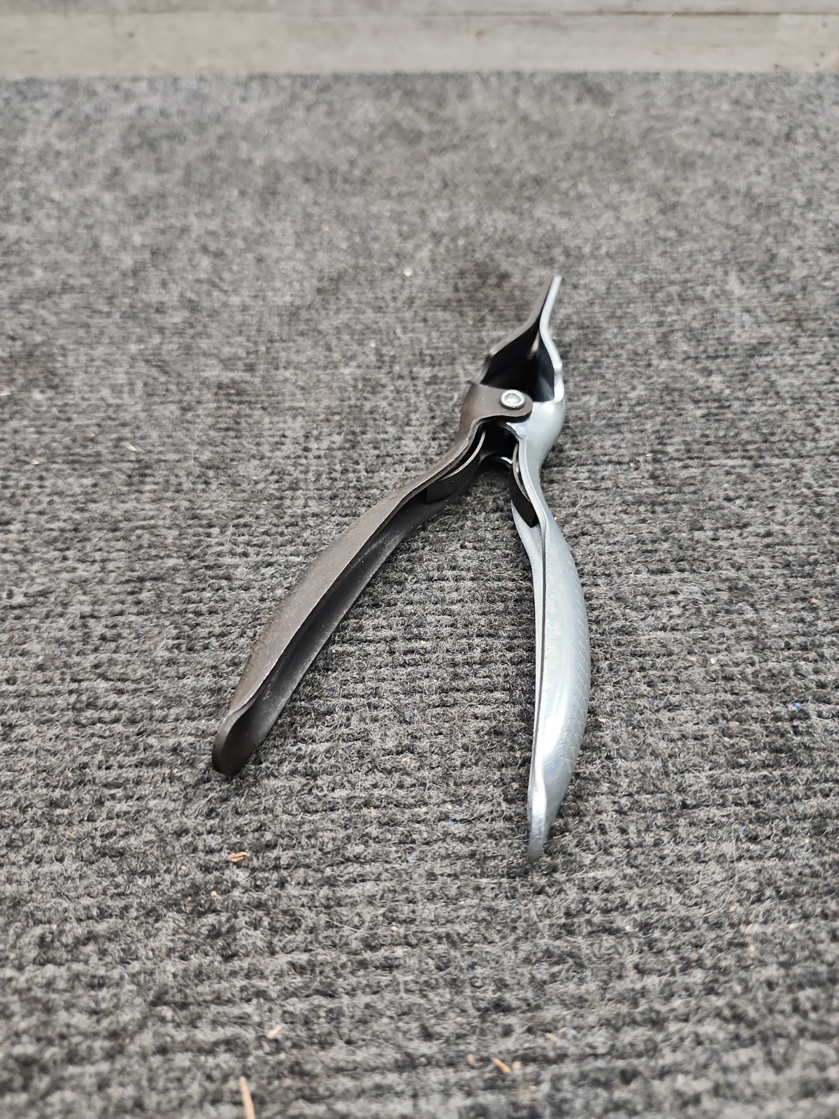 Lisle 47900 Hose Remover Pliers