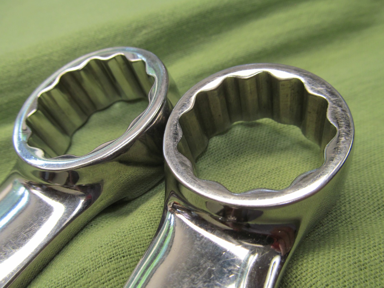 2 Large Snap-on Stubby Combination Wrenches – 1-1/8″ & 1-1/4″ – OEX360B & 400B