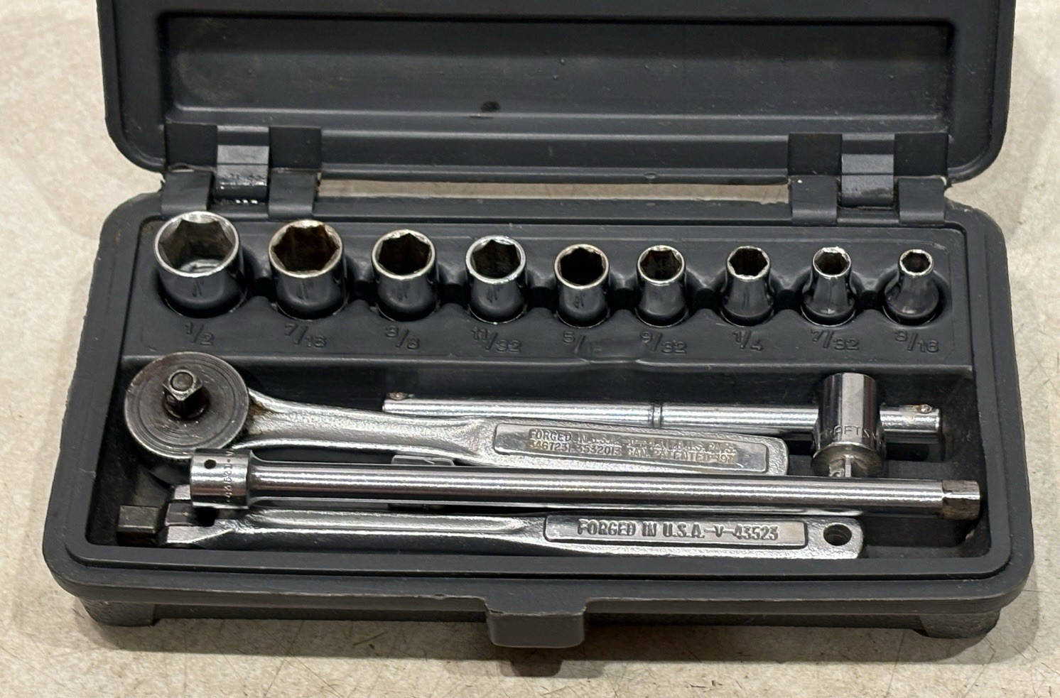CRAFTSMAN 1/4 INCH DRIVE- SAE 6 POINT ~ 14 PIECE SOCKET SET W/GRAY PERMANEX CASE