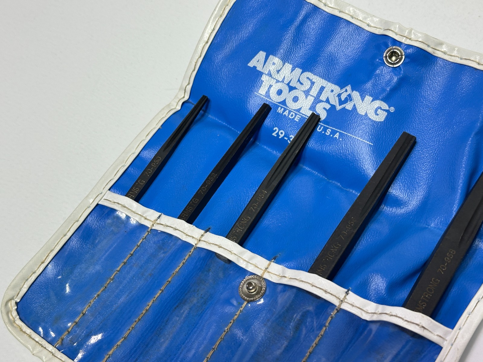🇺🇸 ARMSTRONG Tools 29-312 5pc Screw Stud Extractor Set w/ Kit Bag, NOS Unused