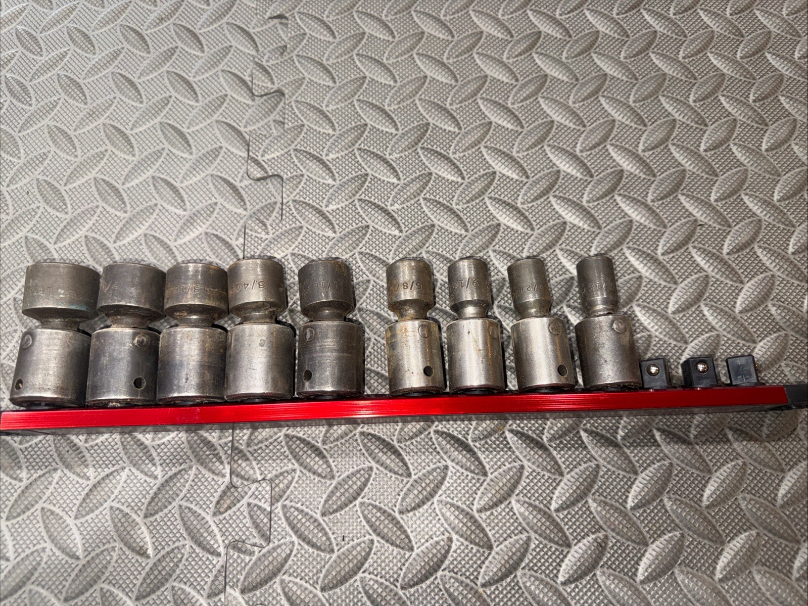 Mac Tools 7/16″ to 15/16″ 1/2″ Drive Impact Swivel Universal Joint Socket Set
