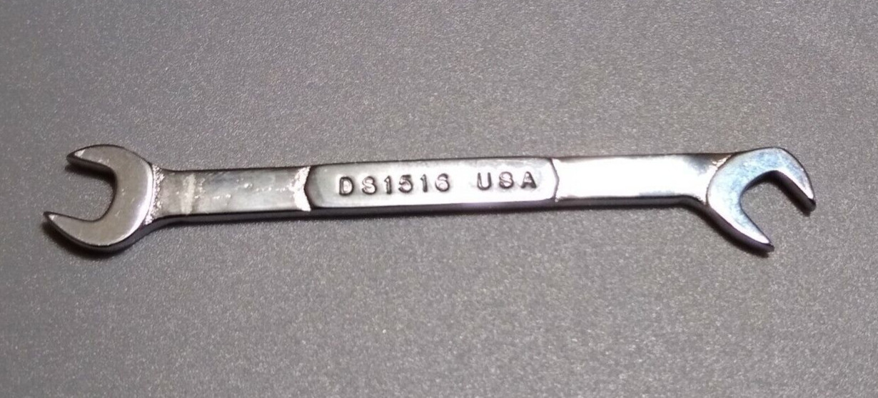 Snap-On DS1516, 15/64″ X 1/4 Mini 4 Way – Angle / Mini Wrench, 3.25″ Long.