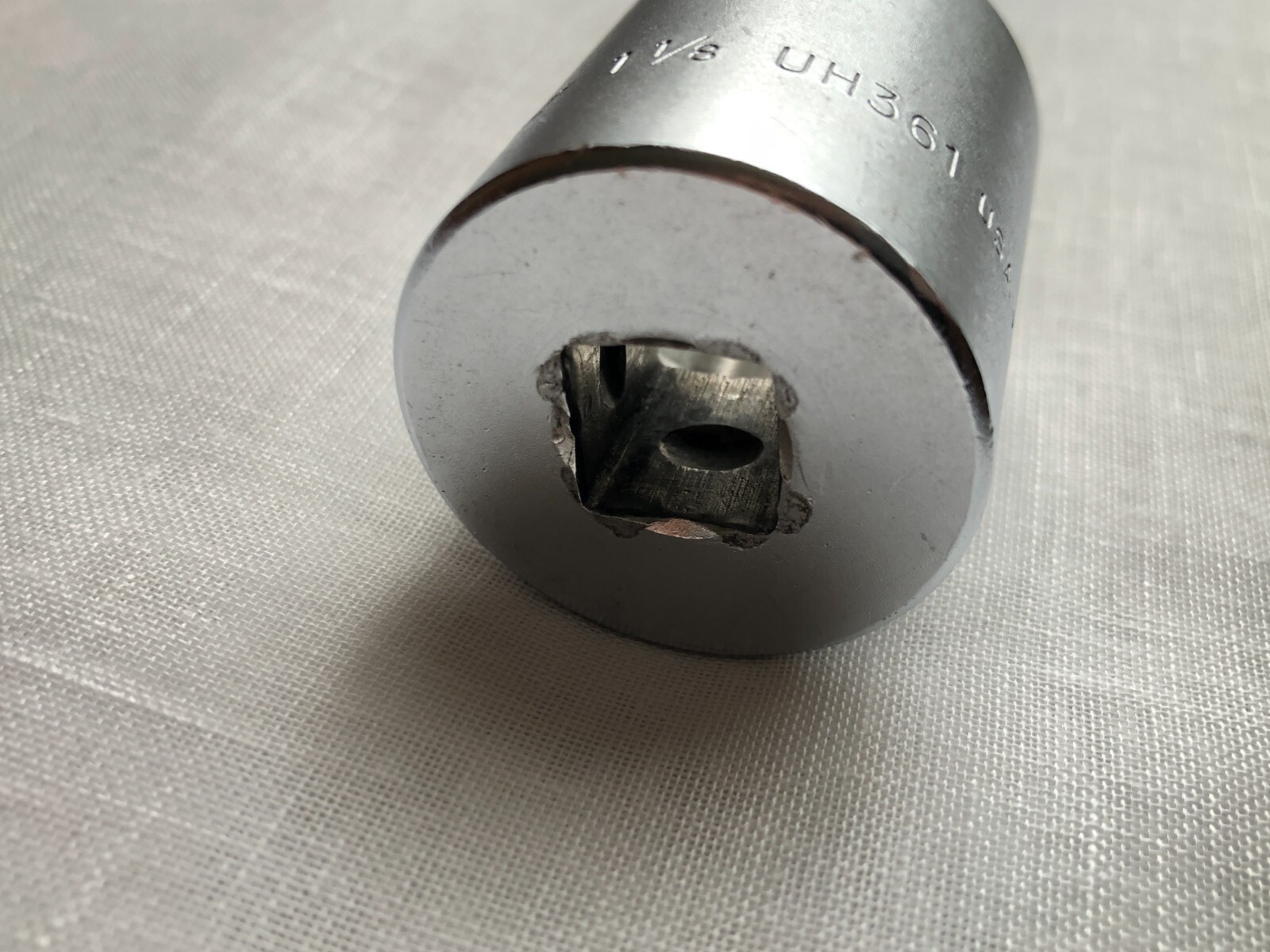 Blue-Point 1-1/8″ 1/2″-Drive Socket 6-Point UH301 Matte Silver USA