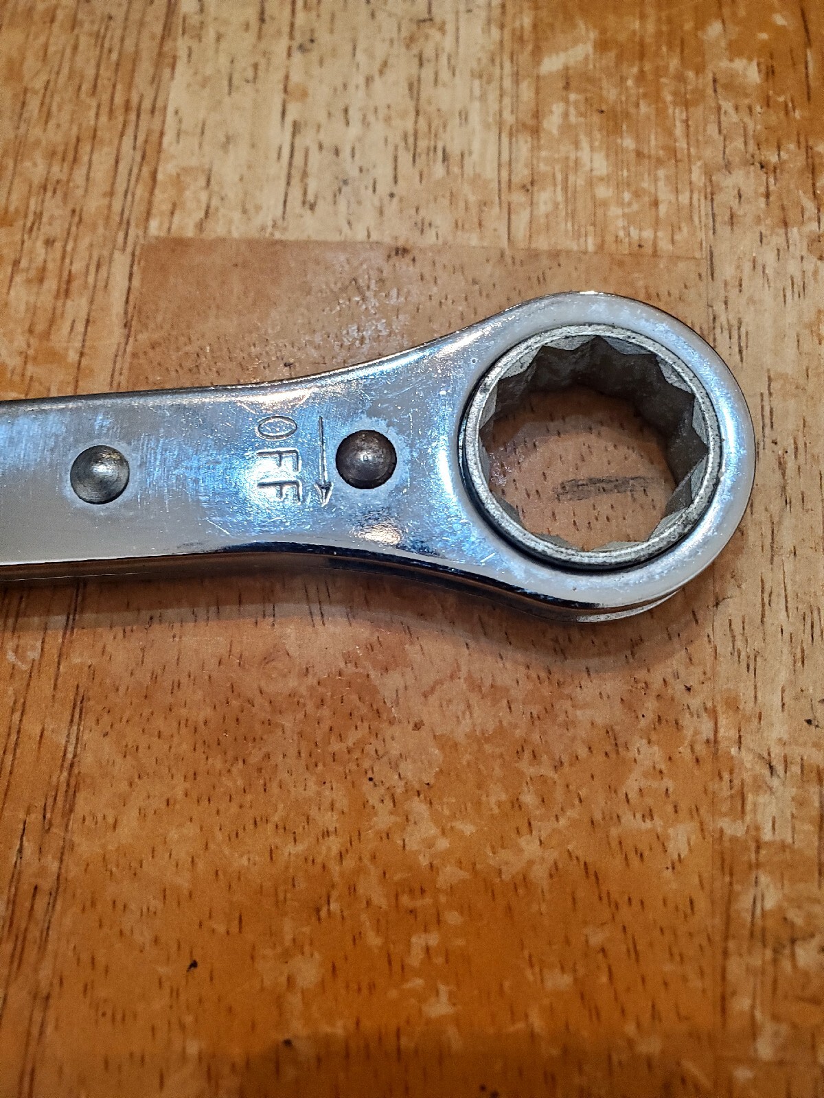Mac Tools 13/16″ 12PT-15/16″ Spline End Chrome Ratcheting Wrench RBW-35-ES126