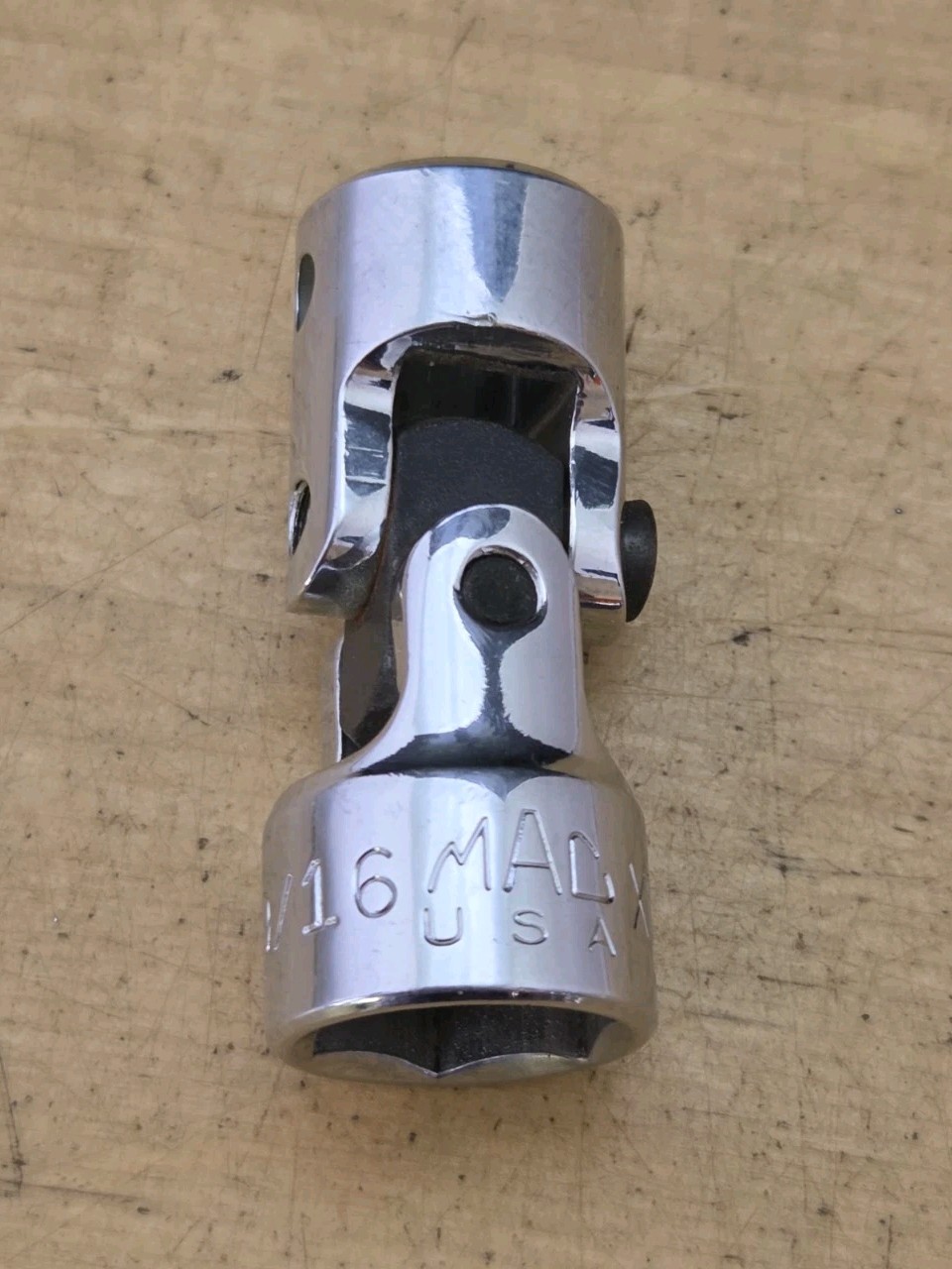 New MAC Tools XU186 – 3/8″ Drive 9/16″ Shallow 6Pt Swivel Socket