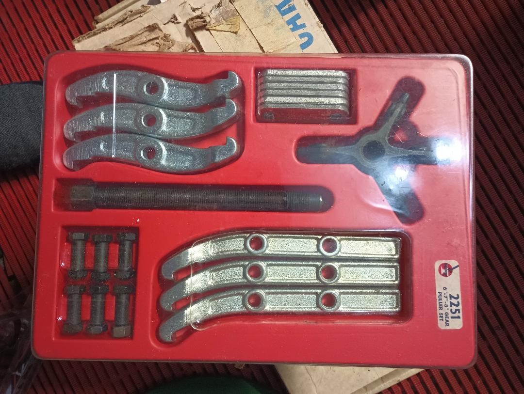 OLD FORGE 6″ – 7″ – 8″ Gear Puller SET / Vintage Never Used Original Package