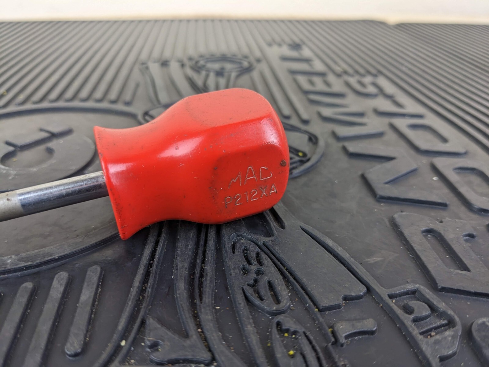 #av311 MAC Tools USA Model P212XA #2 Philips Stubby Red Hard Handle Screwdriver