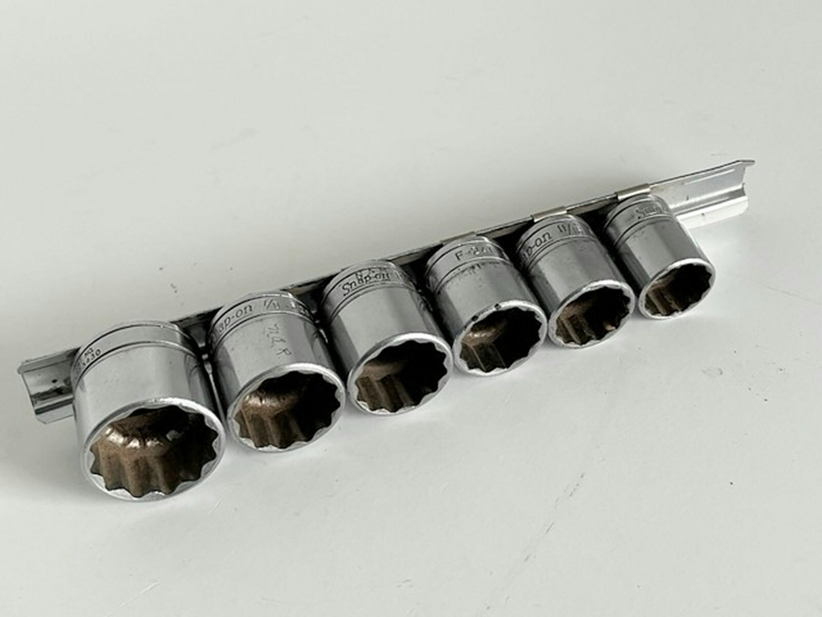 SNAP-ON TOOLS 6-piece 12 Point 3/8″ Drive SAE Sockets on Rail 5/8″ to 1″ Sizes