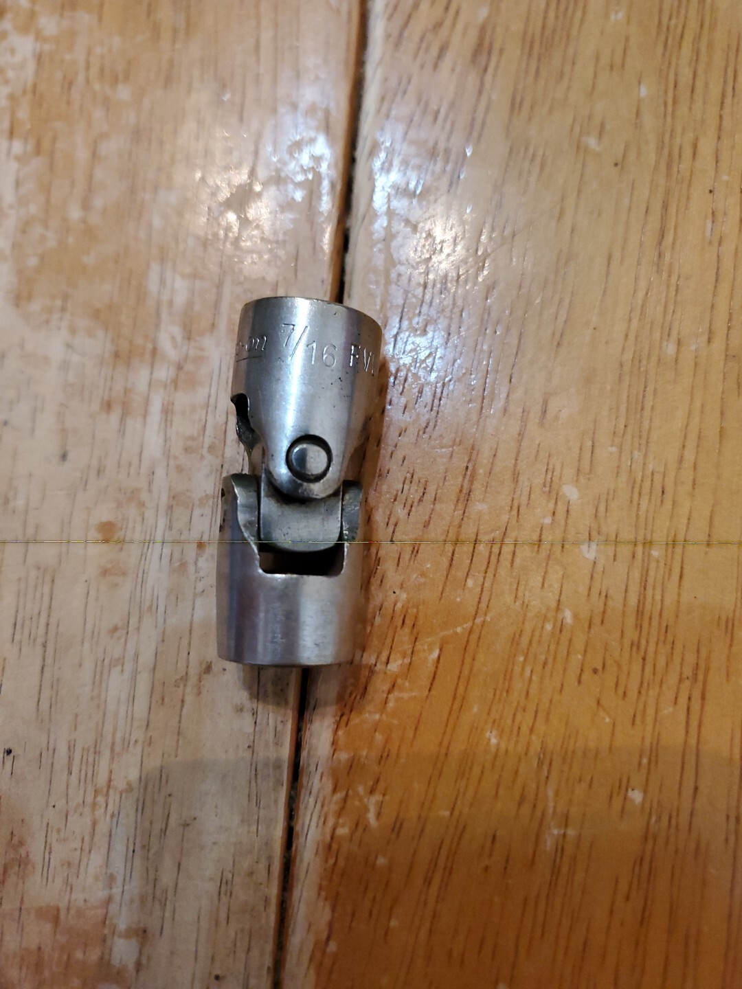 Snap On 3/8″ Drive 7/16″ 12PT SAE Chrome Universal Swivel Socket FVU14
