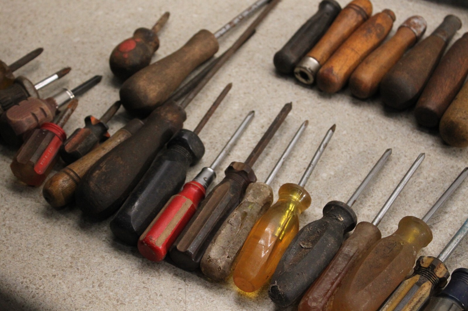 Lot Of Various Size Flat Head & Phillips Head Screwdrivers Vintage Old Tools9357