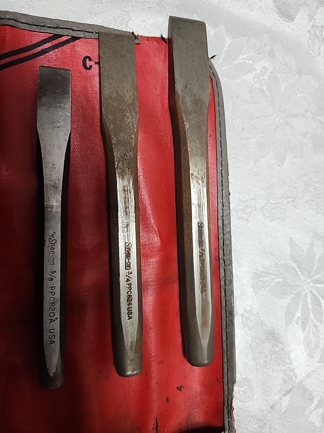Snap on Tools 5 Piece Flat Chisel Set w/ C-50B Kit Bag. Used