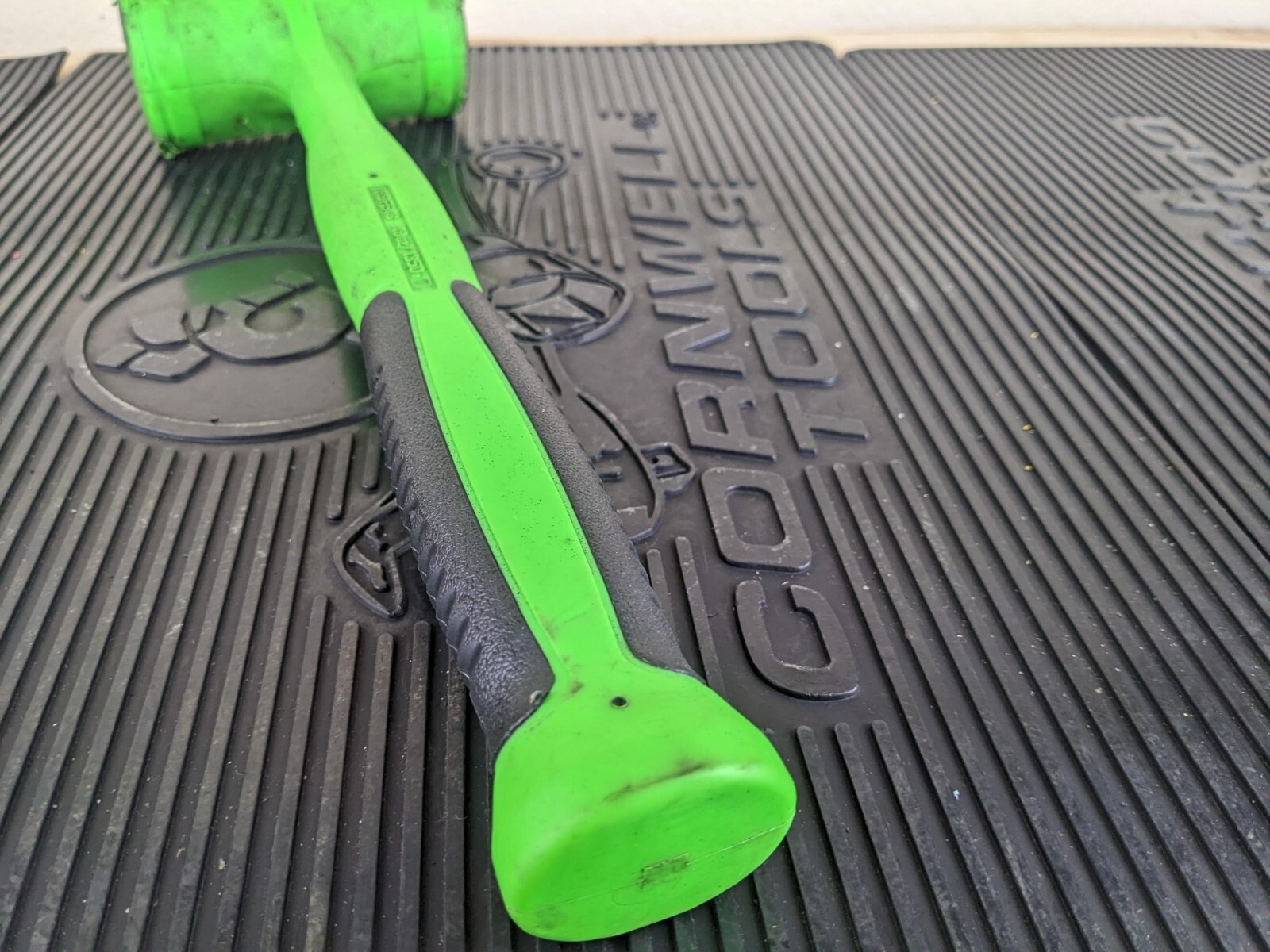 #as285 Snap-On HBFE48 Dead Blow 48-Ounce Soft Grip Hammer Green