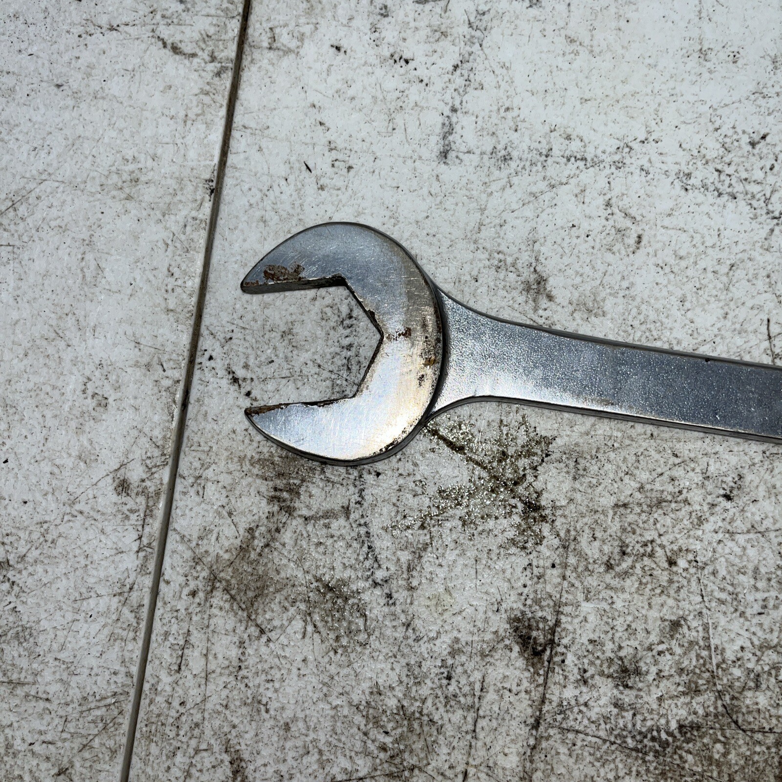 MAC Tools Open End Wrench DR4042 1-1/4″ x 1-5/16″ Marks