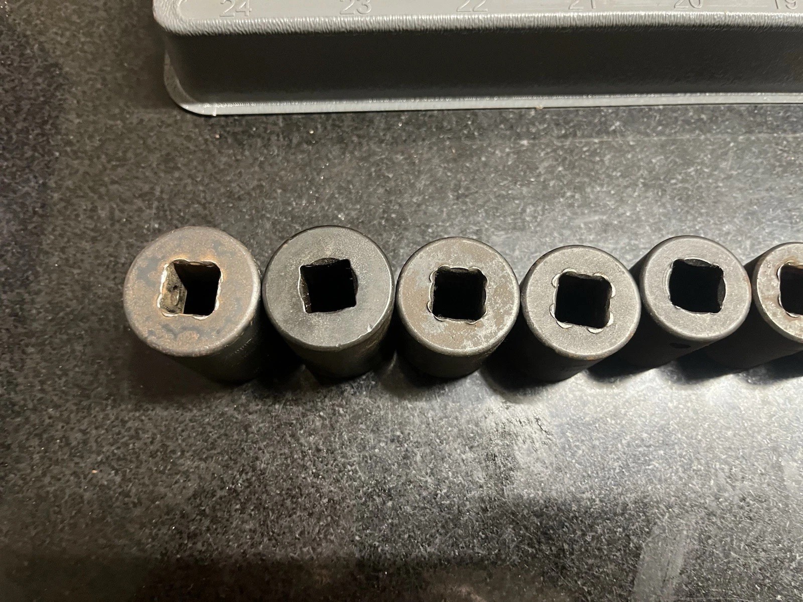 Snap On 15 pc 1/2″ Drive 6-Point Metric Flank Drive Shallow Impact Socket Set