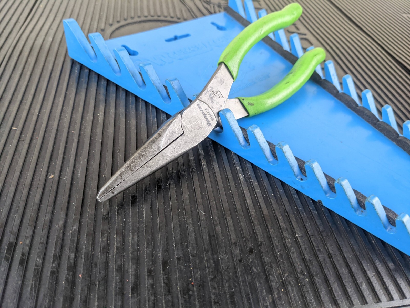 #at881 Snap On 96ACF – 8″ Talon Grip™ GREEN NEEDLE Nose Pliers